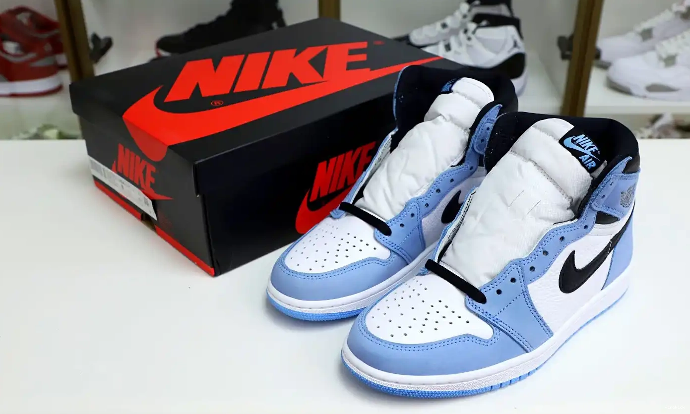 1 HIGH RETRO 'UNIVERSITY AIR JORDAN OG 0413